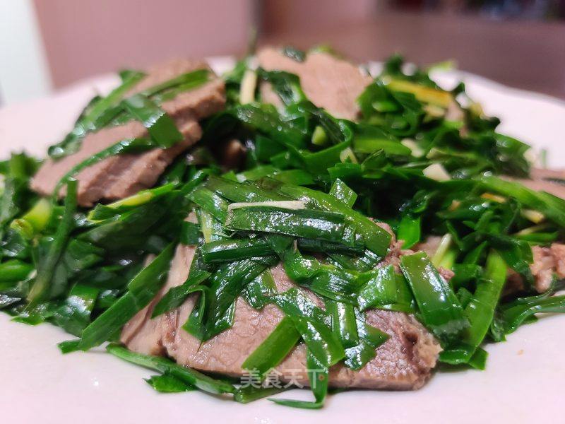 卤驴肉炒韭菜的做法
