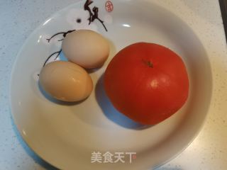 西白柿鸡蛋汤的做法步调：1