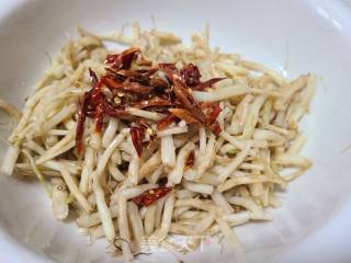 炝拌银条的做法步调：3