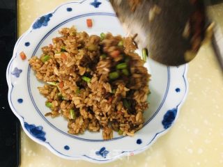 酱油炒饭的做法步调：8
