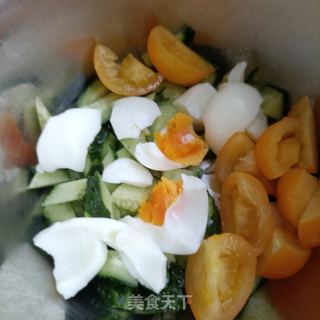 黄瓜番茄拌煮蛋的做法步调：5