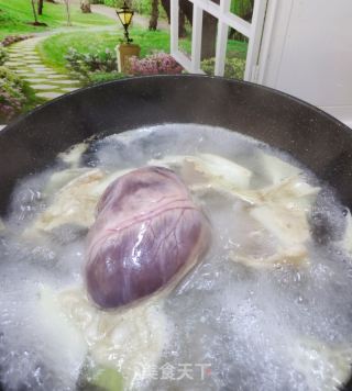 卤猪心的做法步调：1