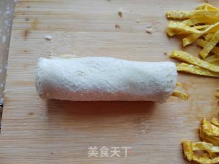 莴笋鸡蛋吐司卷的做法步调：9