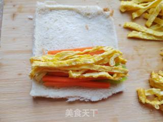 莴笋鸡蛋吐司卷的做法步调：8
