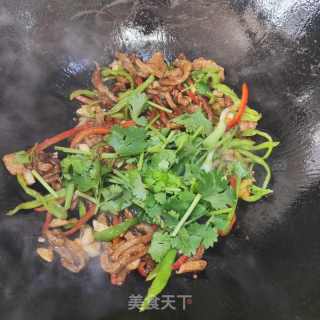 椒丝炒肉的做法步调：8