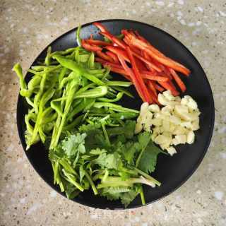 椒丝炒肉的做法步调：2