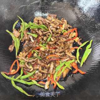 椒丝炒肉的做法步调：7