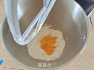 咸蛋黄肉紧司康的做法步调：5