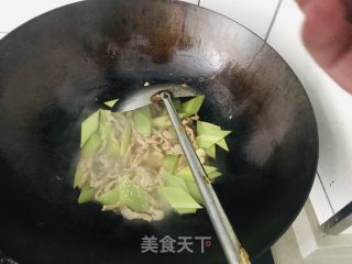 莴笋炒肉的做法步调：8