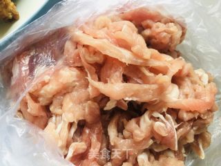 莴笋炒肉的做法步调：2