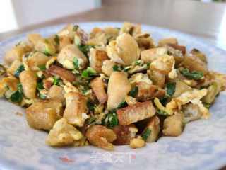 喷鼻葱鸡蛋炒白薯里馒头的做法步调：5