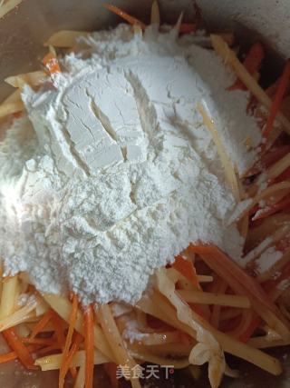 土豆丝饼的做法步调：4