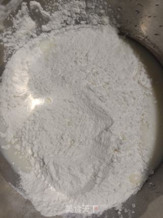 八微暇戚风蛋糕胚的做法步调：3