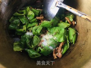 㸆辣椒炒肉的做法步调：7