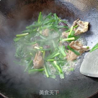鸽汤炒韭菜的做法步调：7