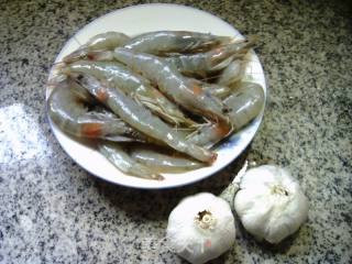 蒜蓉陈虾尾的做法步调：1
