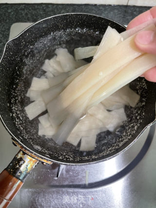 酸辣川粉的做法步调：8
