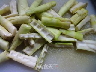 烧家山笋的做法步调：3