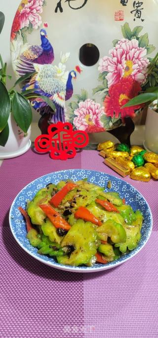 豆豉炒苦瓜的做法步调：9