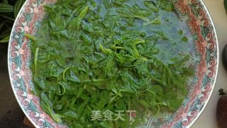 凉拌刺五减的做法步调：5