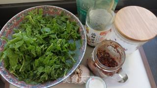 凉拌刺五减的做法步调：1