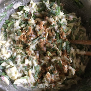 喷鼻煎槐花饼的做法步调：5