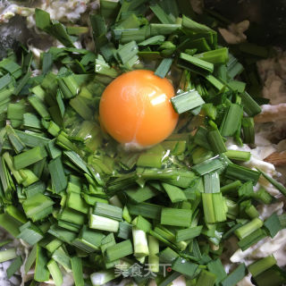 喷鼻煎槐花饼的做法步调：4