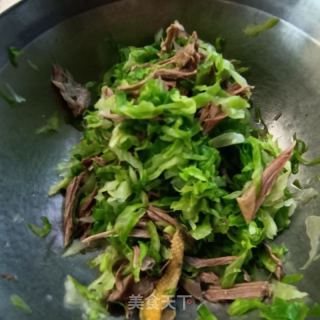 包菜拌鸽胸肉的做法步调：10