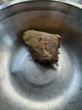 包菜拌鸽胸肉的做法步调：1
