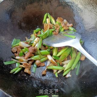 粗五花炒蒜苗的做法步调：9
