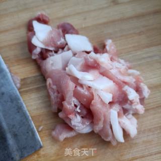 粗五花炒蒜苗的做法步调：3
