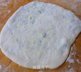 葱喷鼻年夜油饼的做法步调：6