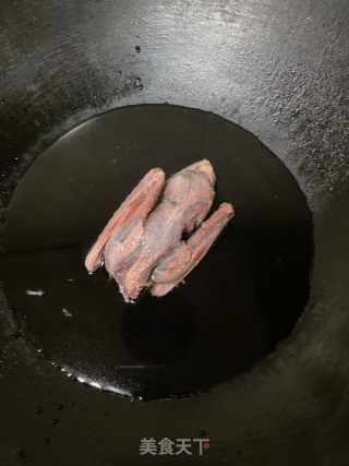 鸽子汤的做法步调：2