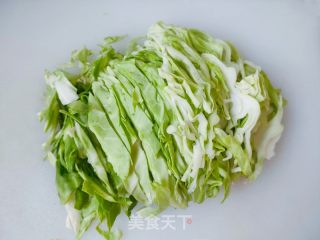 包菜炒肉的做法步调：3