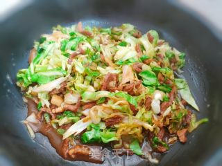 包菜炒肉的做法步调：5