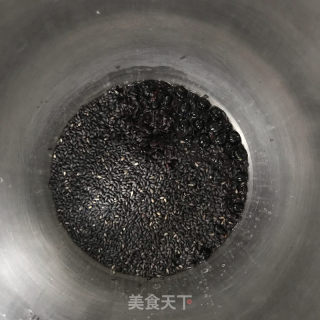 三乌芝麻糊的做法步调：3