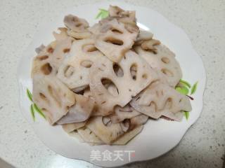 莴笋炒莲藕的做法步调：2