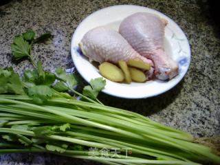 琵琶腿肉拌芹菜的做法步调：1