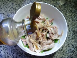 琵琶腿肉拌芹菜的做法步调：15