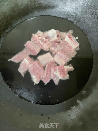 菠萝排骨的做法步伐：2