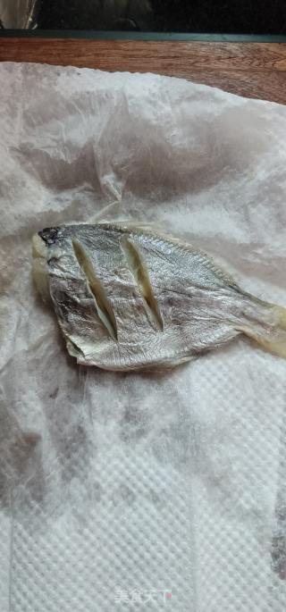 干煎北昌鱼干的做法步调：2