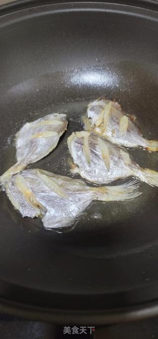 干煎北昌鱼干的做法步调：3