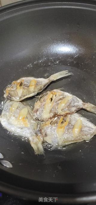 干煎北昌鱼干的做法步调：4