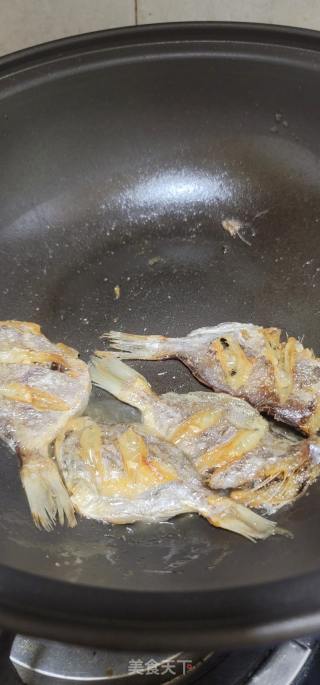 干煎北昌鱼干的做法步调：5