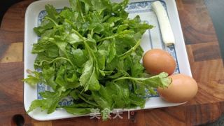 菊花脑煎蛋汤的做法步调：1