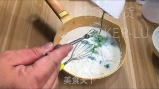 抹茶奶冻小圆，没有需求吉祥丁，心感细致柔滑，光彩翠绿鲜明。的做法步调：3