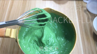 抹茶奶冻小圆，没有需求吉祥丁，心感细致柔滑，光彩翠绿鲜明。的做法步调：5