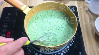 抹茶奶冻小圆，没有需求吉祥丁，心感细致柔滑，光彩翠绿鲜明。的做法步调：4