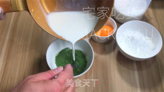 抹茶奶冻小圆，没有需求吉祥丁，心感细致柔滑，光彩翠绿鲜明。的做法步调：1