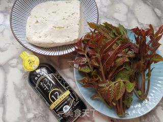 喷鼻椿芽拌豆腐的做法步调：1